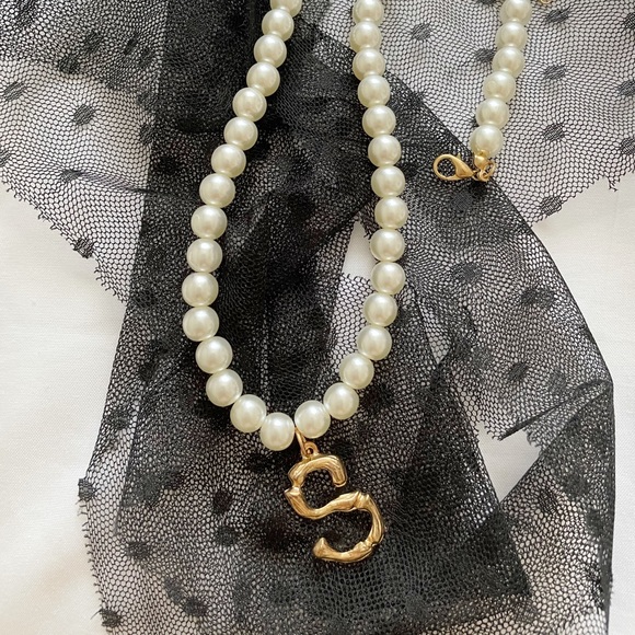 Initial pearl necklace - Picture 1 of 3